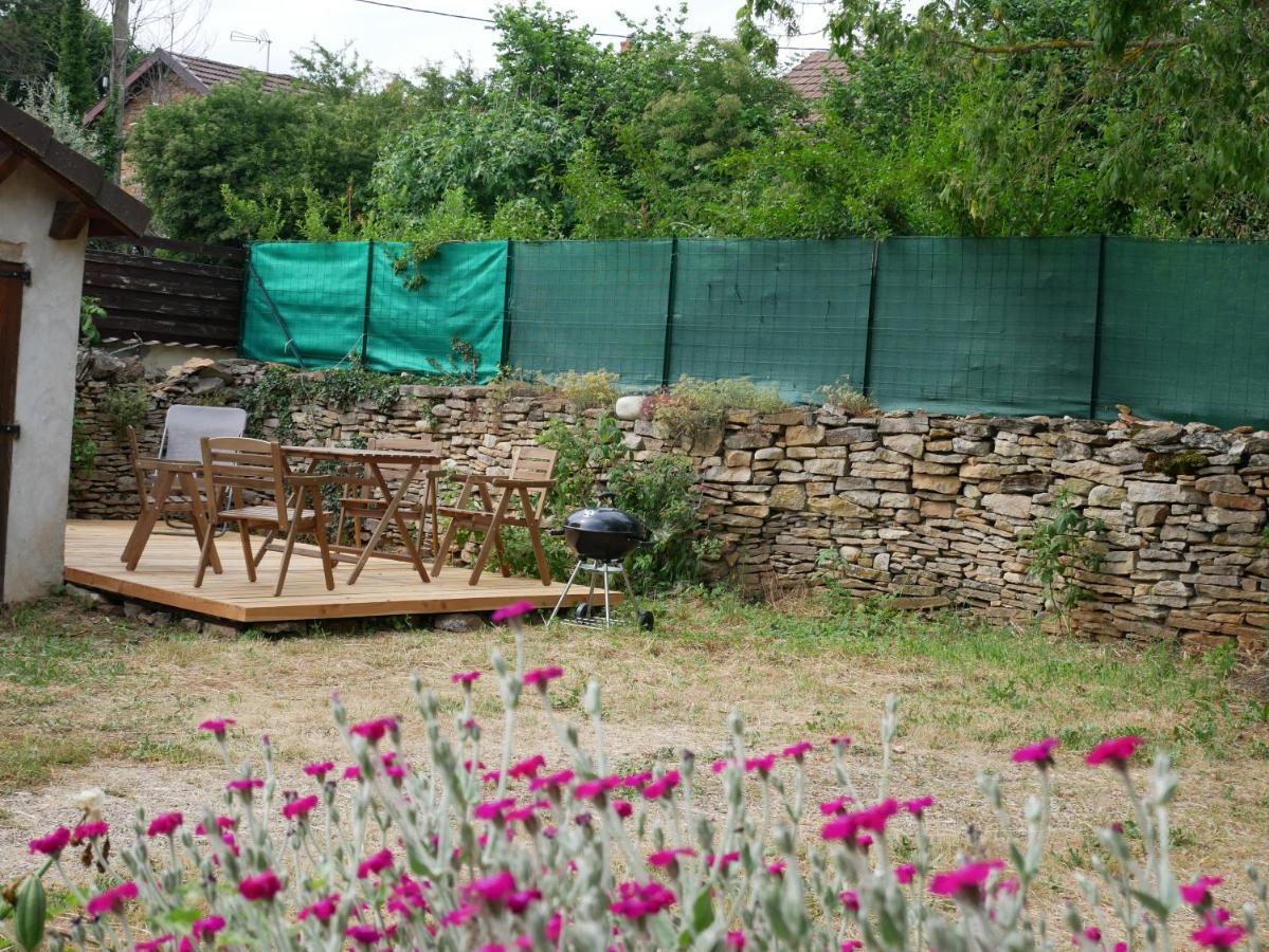Gite Du Lavoir Leyrieu Esterno foto