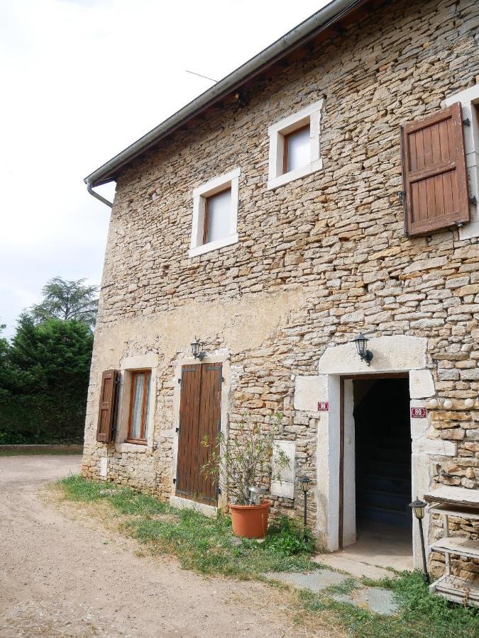 Gite Du Lavoir Leyrieu Esterno foto